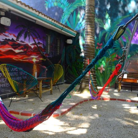 The Yak Hostel Playa del Carmen Extérieur photo
