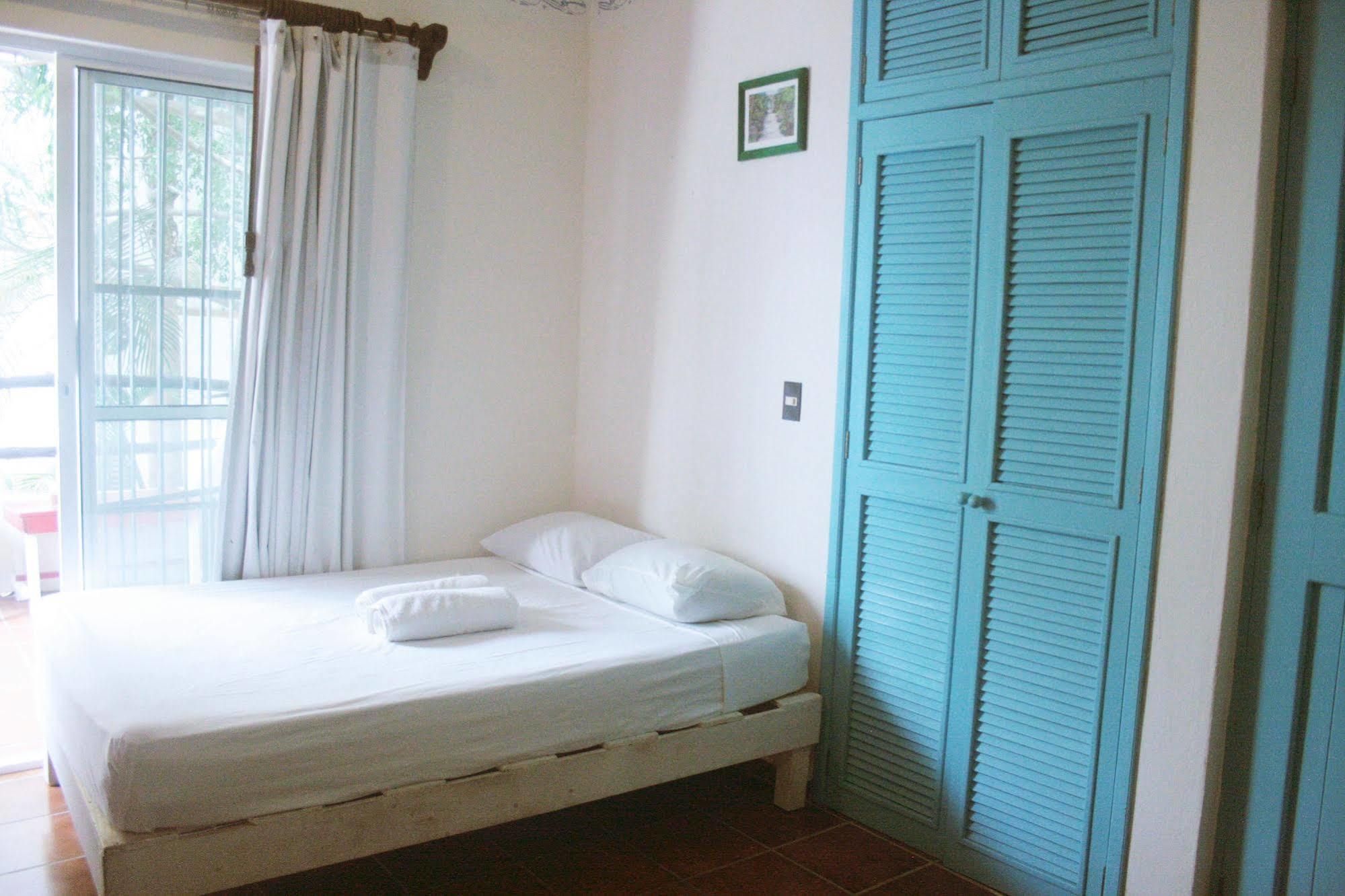 The Yak Hostel Playa del Carmen Extérieur photo