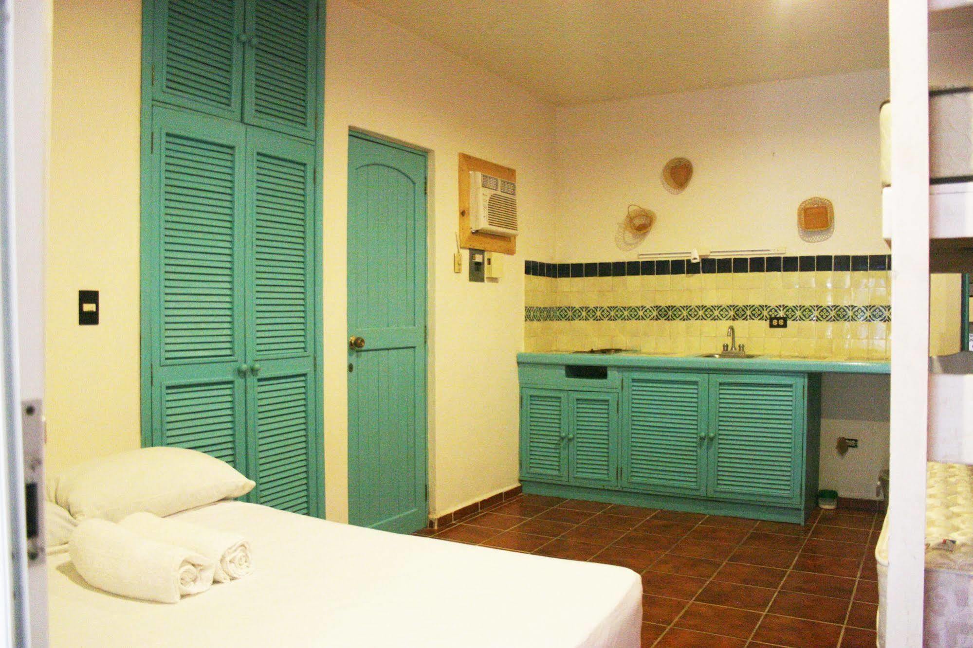The Yak Hostel Playa del Carmen Extérieur photo