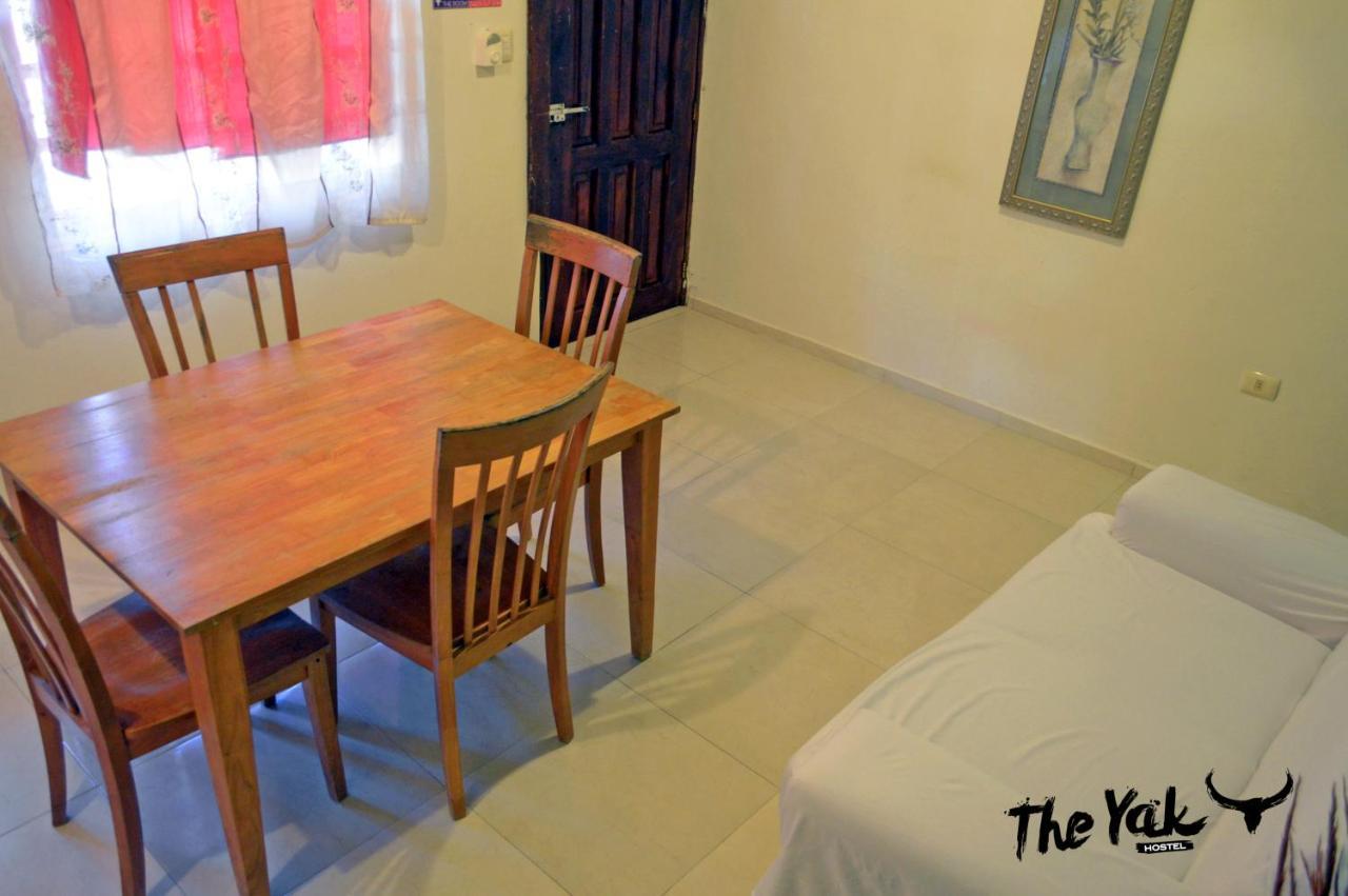 The Yak Hostel Playa del Carmen Extérieur photo