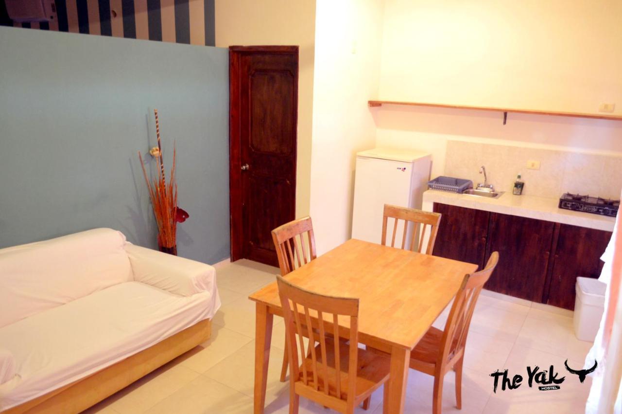 The Yak Hostel Playa del Carmen Extérieur photo