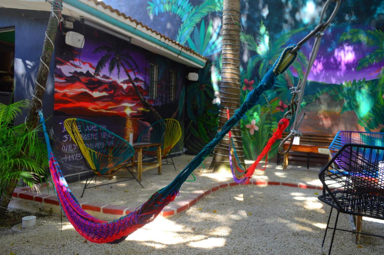 The Yak Hostel Playa del Carmen Extérieur photo
